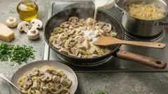 Delicious and Hassle-Free: Creamy Chicken and Mushroom Pasta in 15 Minutes
