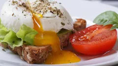 Make Poached Eggs Like a Restaurant: A Simple Method You Definitely Haven’t Heard Of