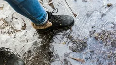 Safe Steps in Winter: How to Choose Shoes That Won’t Let You Down on Icy Roads